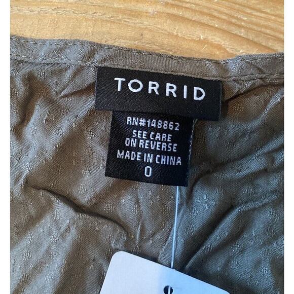 NWT $42.90 Torrid Open Shoulder Top Size 0 Women’s Olive - Picture 3 of 8